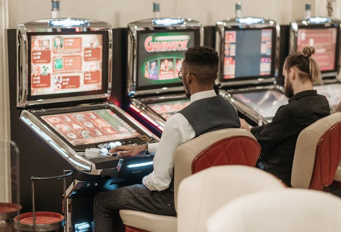 Online Spielautomaten im Casino mit verschiedenen Bonusangeboten