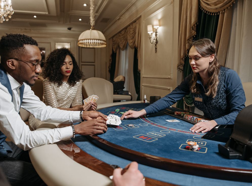 Online Casino: Spielautomaten und Live-Spiele im Überblick