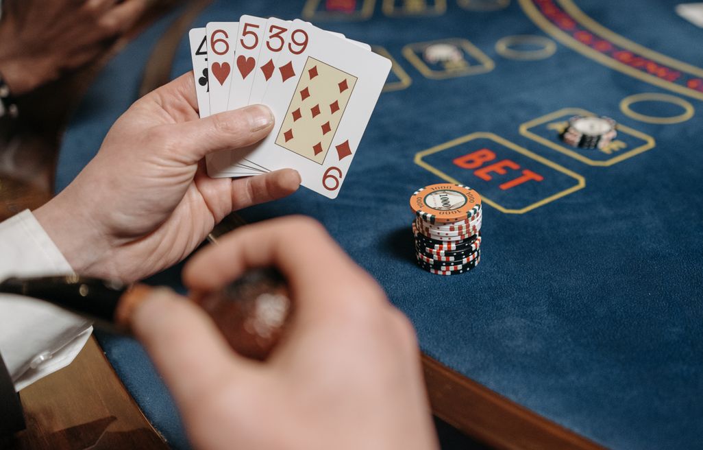 Online Casino: Spielautomaten und Live-Spiele im Überblick