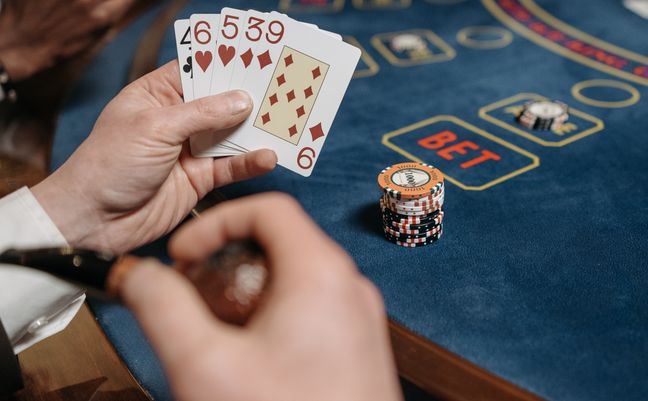 Online Casino: Spielautomaten und Live-Spiele im Überblick