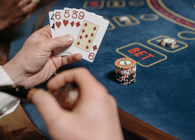 Vergleich zwischen Casino App und mobiler Website für Online Glücksspiele