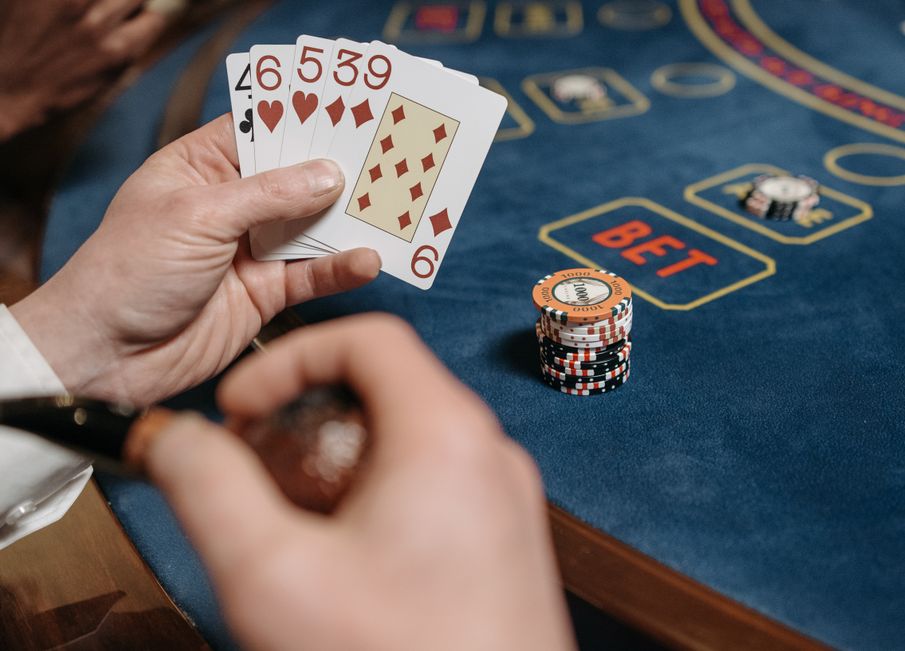 Online Casino: Spielautomaten und Live-Spiele im Überblick