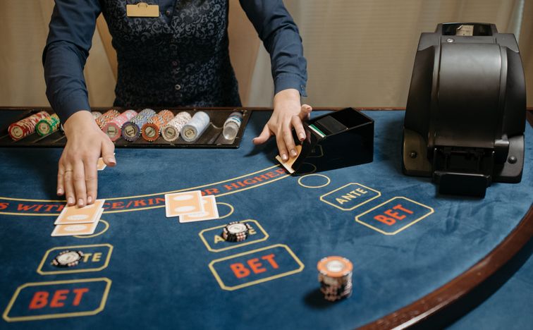 Online Casino: Spielautomaten und Live-Spiele im Überblick