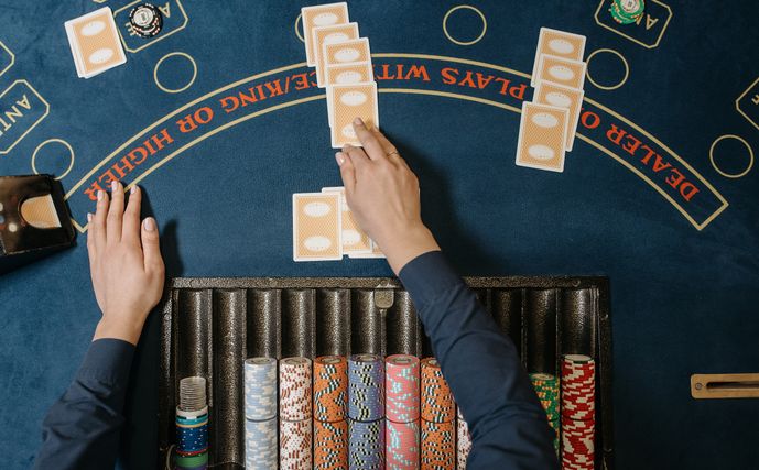 Online Casino: Spielautomaten und Live-Spiele im Überblick