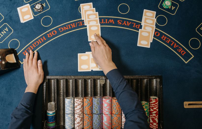 Online Casino: Spielautomaten und Live-Spiele im Überblick