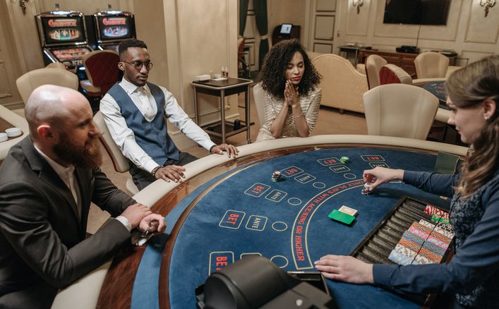Online Casino: Spielautomaten und Live-Spiele im Überblick