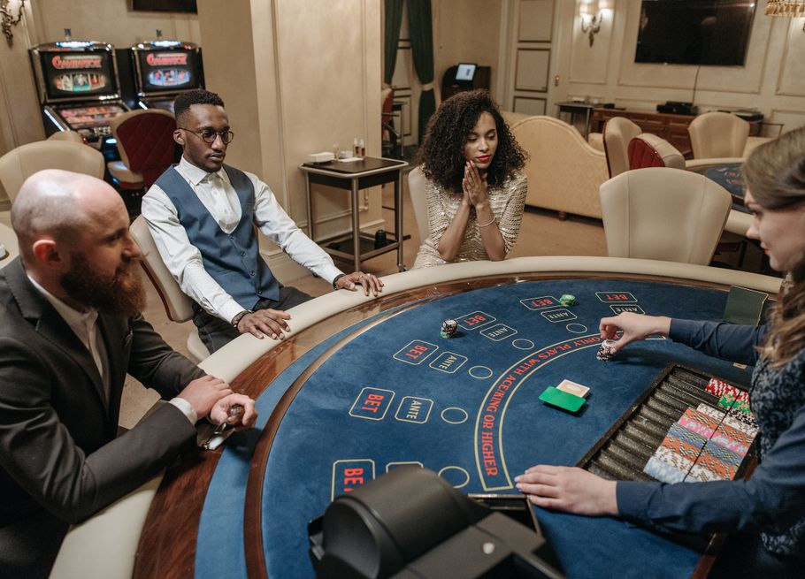 Online Casino: Spielautomaten und Live-Spiele im Überblick