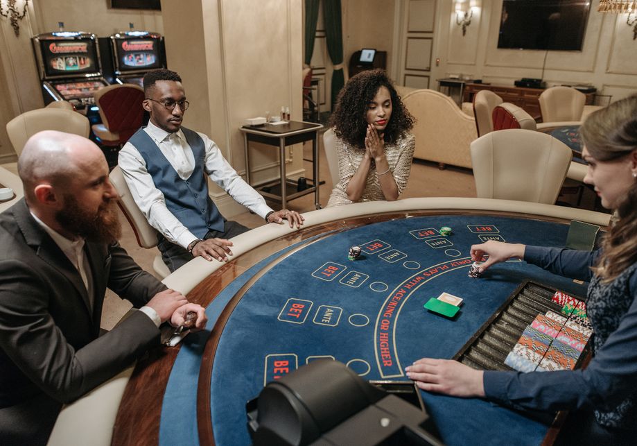 Online Casino: Spielautomaten und Live-Spiele im Überblick