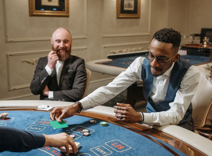 Online Casino: Spielautomaten und Live-Spiele im Überblick