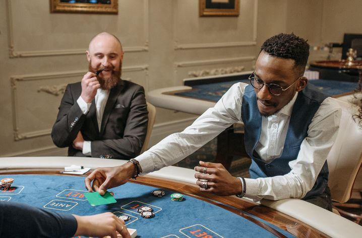 Online Casino: Spielautomaten und Live-Spiele im Überblick
