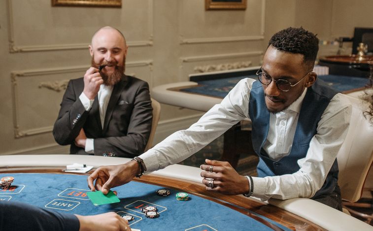 Online Casino: Spielautomaten und Live-Spiele im Überblick