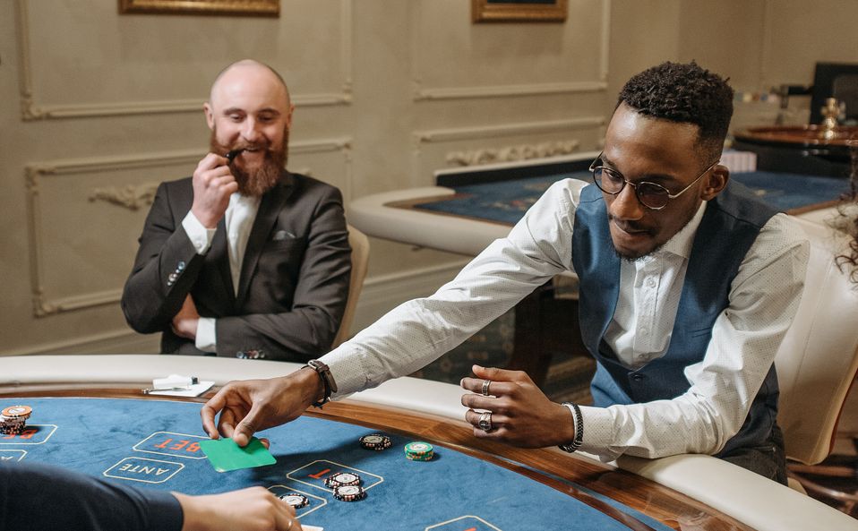 Online Casino: Spielautomaten und Live-Spiele im Überblick