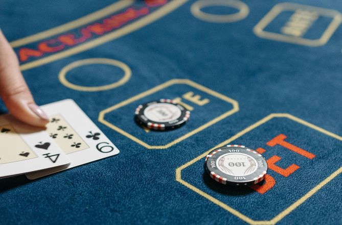 Online Casino: Spielautomaten und Live-Spiele im Überblick