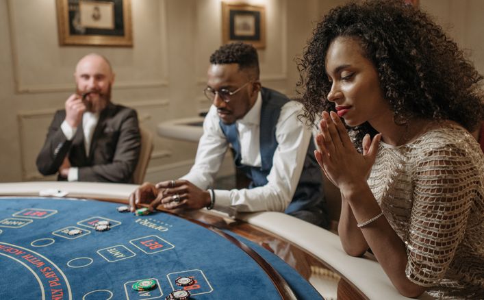 Online Casino: Spielautomaten und Live-Spiele im Überblick