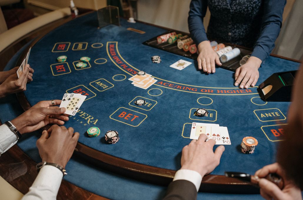 Online Casino: Spielautomaten und Live-Spiele im Überblick
