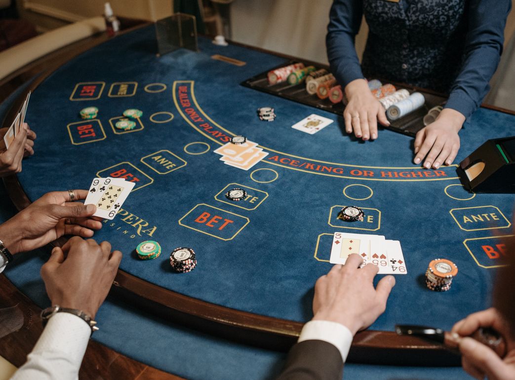 Online Casino: Spielautomaten und Live-Spiele im Überblick