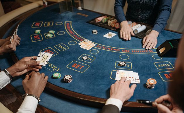 Online Casino: Spielautomaten und Live-Spiele im Überblick