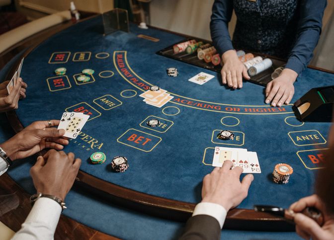 Online Casino: Spielautomaten und Live-Spiele im Überblick