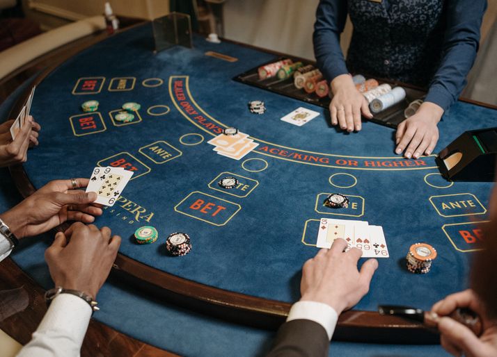 Online Casino: Spielautomaten und Live-Spiele im Überblick