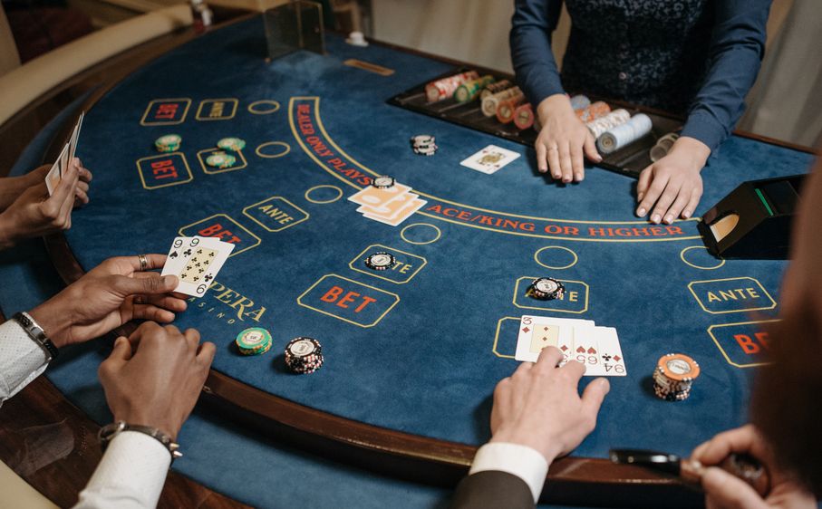 Online Casino: Spielautomaten und Live-Spiele im Überblick