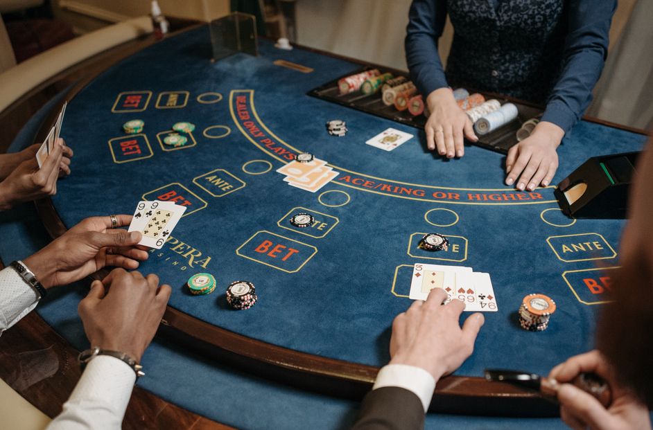Online Casino: Spielautomaten und Live-Spiele im Überblick