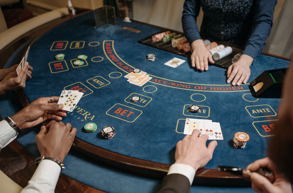 Online Casino: Spielautomaten und Live-Spiele im Überblick