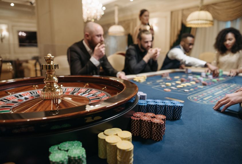 Online Casino: Spielautomaten und Live-Spiele im Überblick
