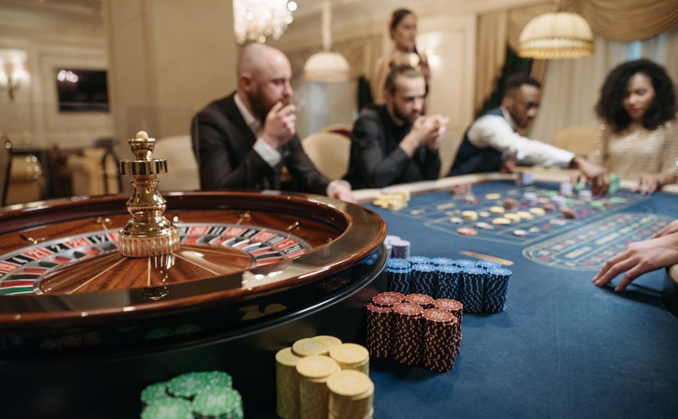 Online Casino: Spielautomaten und Live-Spiele im Überblick