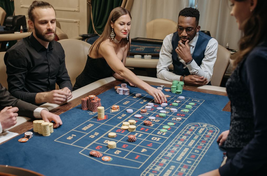 Online Casino: Spielautomaten und Live-Spiele im Überblick