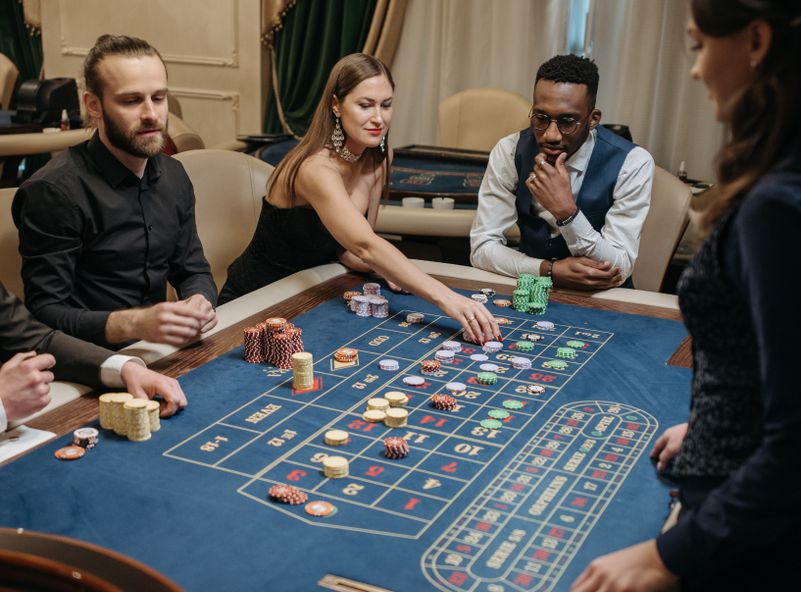 Online Casino: Spielautomaten und Live-Spiele im Überblick