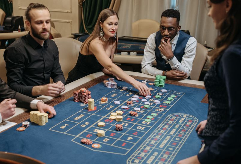 Online Casino: Spielautomaten und Live-Spiele im Überblick