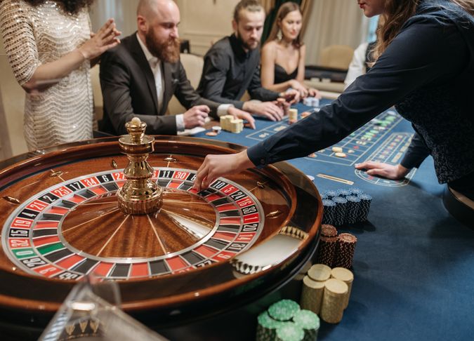 Online Casino: Spielautomaten und Live-Spiele im Überblick
