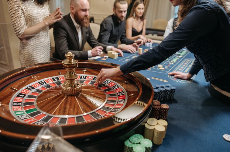Online Casino: Spielautomaten und Live-Spiele im Überblick