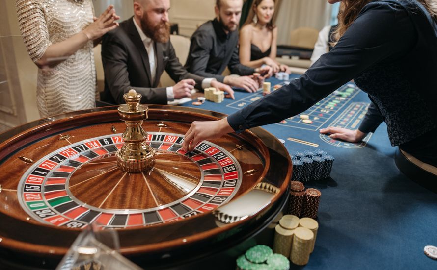 Online Casino: Spielautomaten und Live-Spiele im Überblick