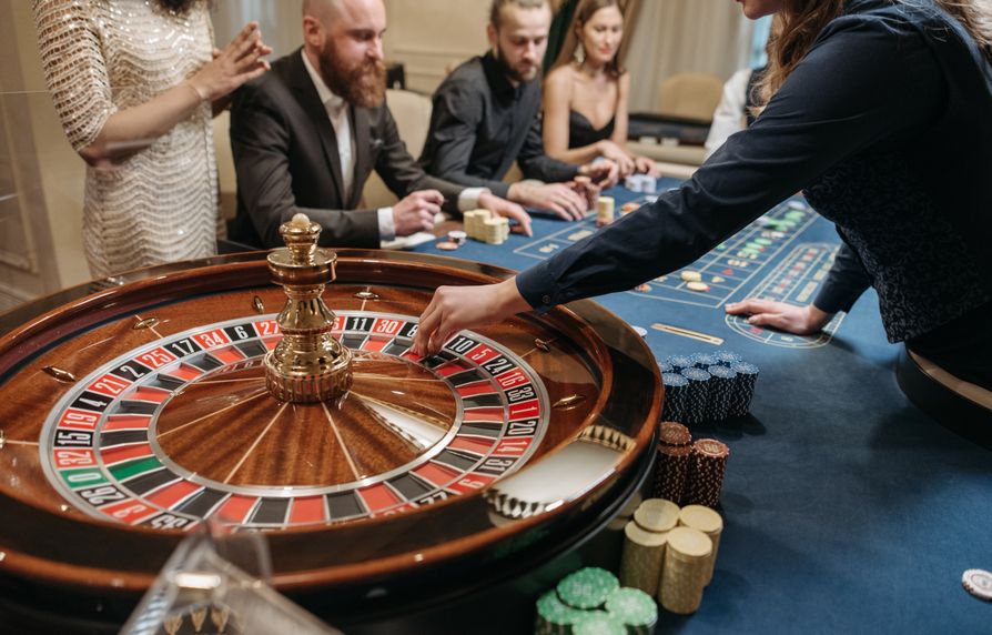 Online Casino: Spielautomaten und Live-Spiele im Überblick