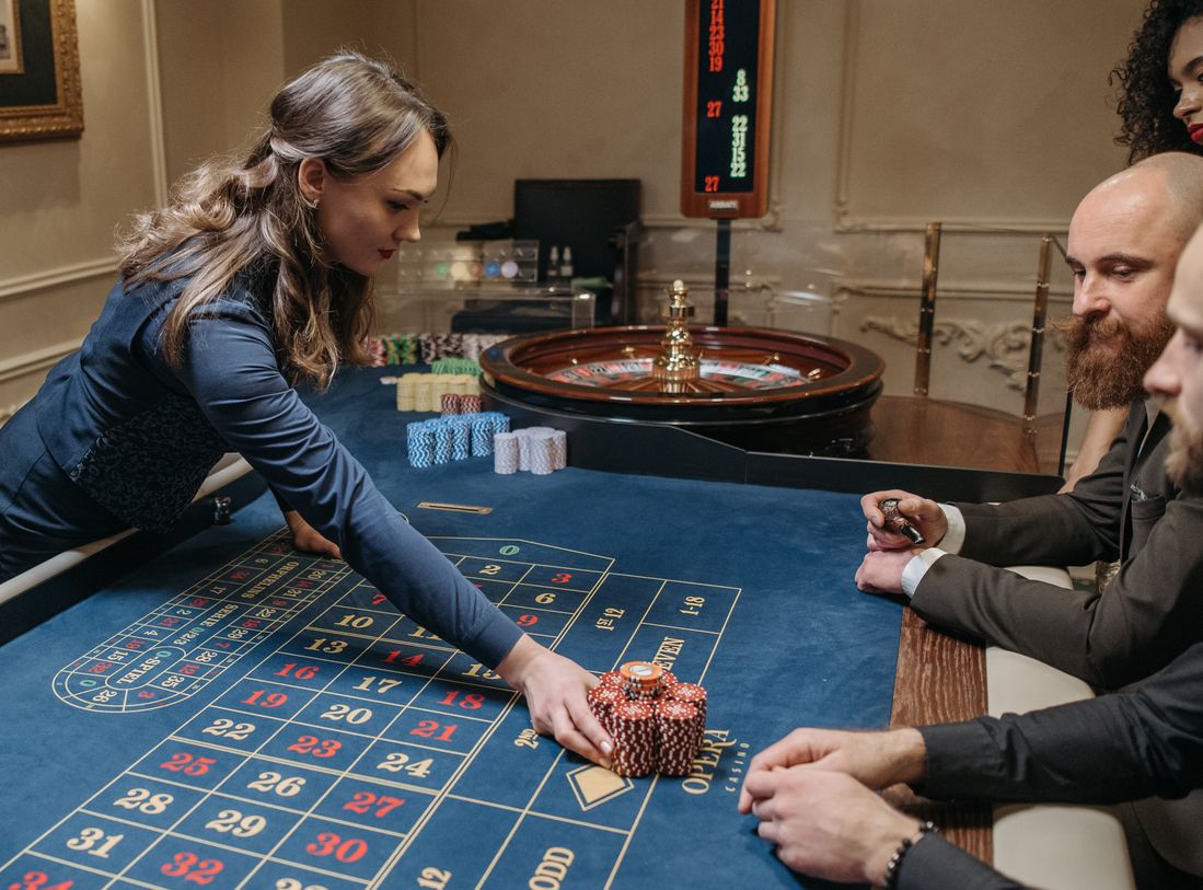 Online Casino: Spielautomaten und Live-Spiele im Überblick