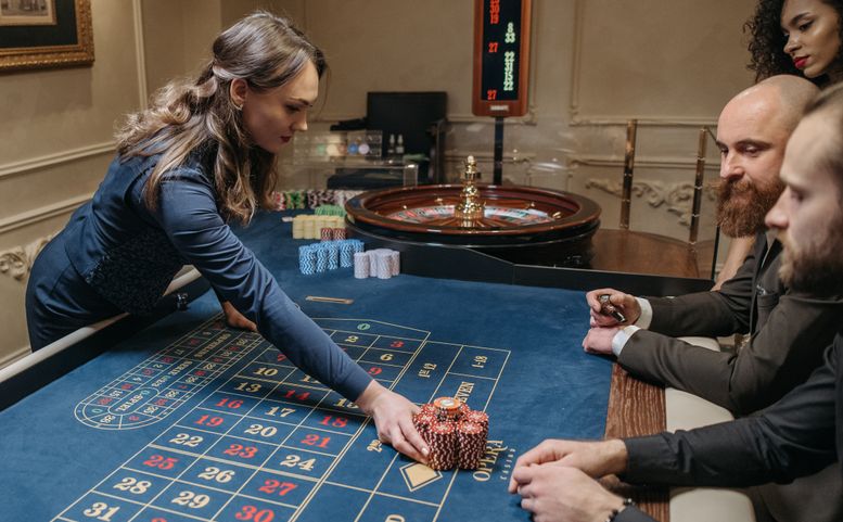 Online Casino: Spielautomaten und Live-Spiele im Überblick