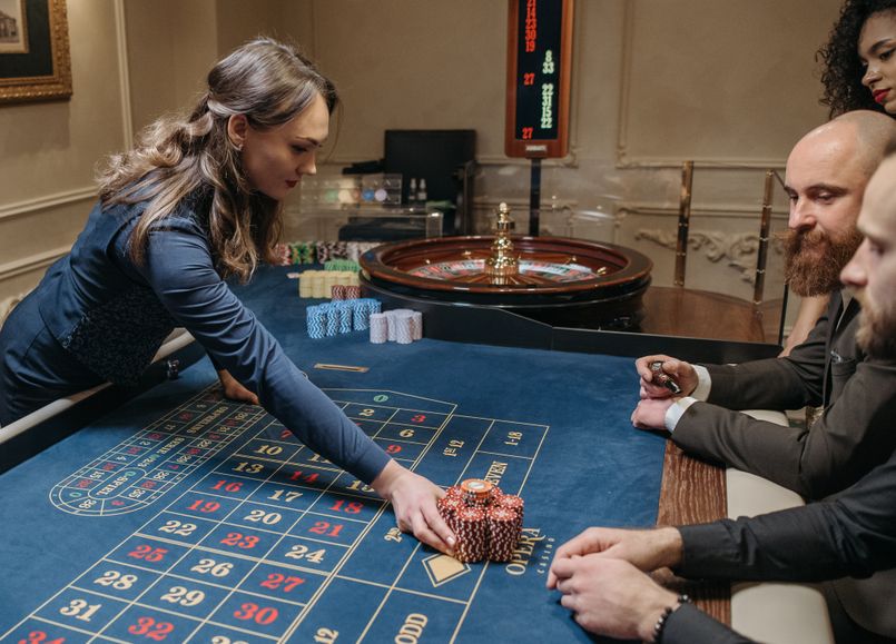 Online Casino: Spielautomaten und Live-Spiele im Überblick
