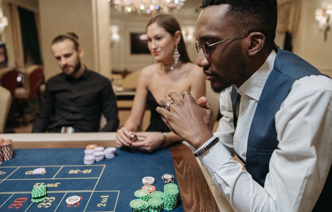 Online Casino: Spielautomaten und Live-Spiele im Überblick