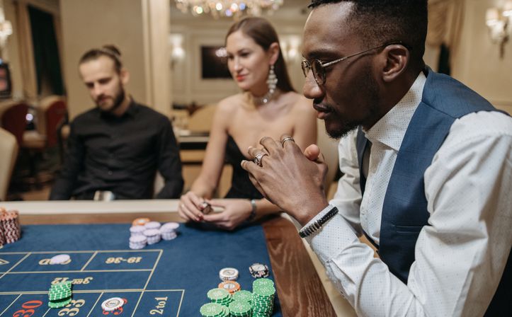 Online Casino: Spielautomaten und Live-Spiele im Überblick