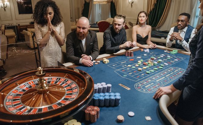 Online Casino: Spielautomaten und Live-Spiele im Überblick