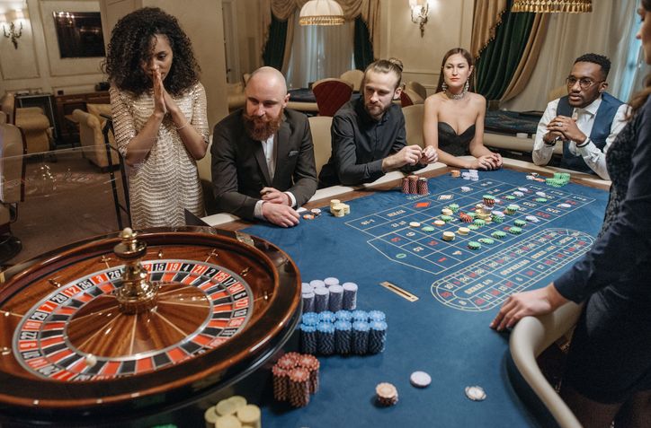 Online Casino: Spielautomaten und Live-Spiele im Überblick