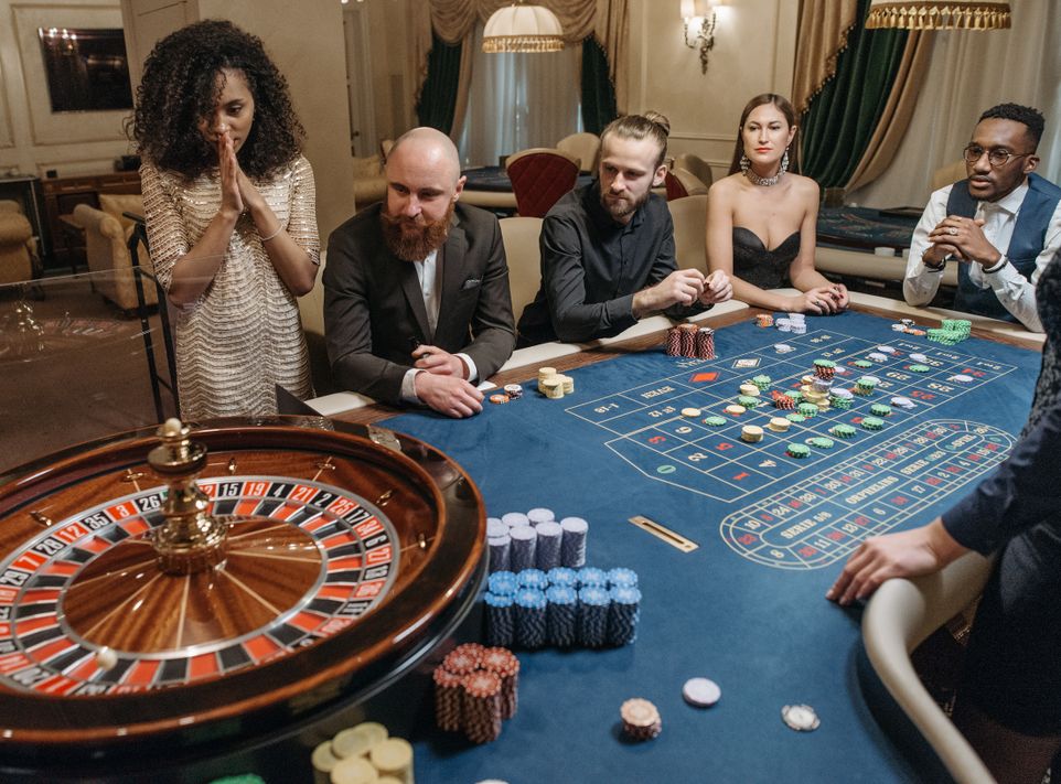 Online Casino: Spielautomaten und Live-Spiele im Überblick