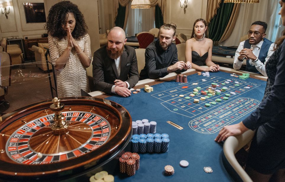 Online Casino: Spielautomaten und Live-Spiele im Überblick