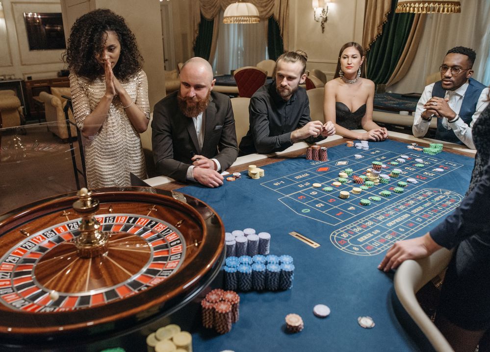 Online Casino: Spielautomaten und Live-Spiele im Überblick