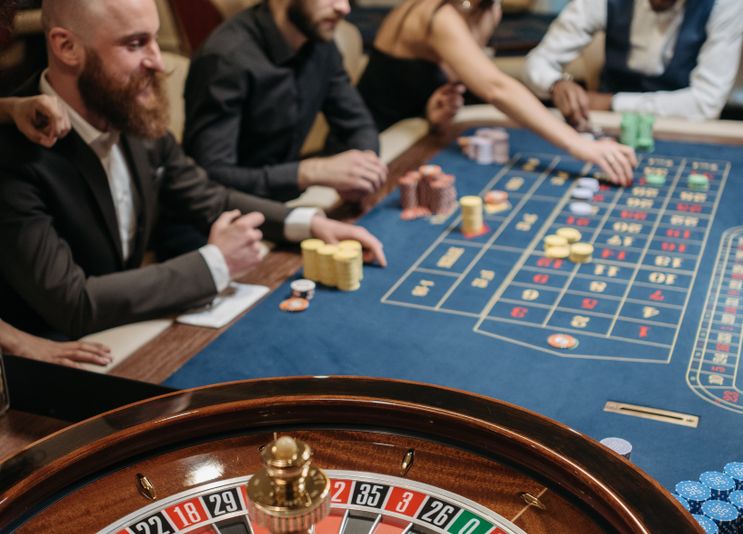 Online Casino: Spielautomaten und Live-Spiele im Überblick