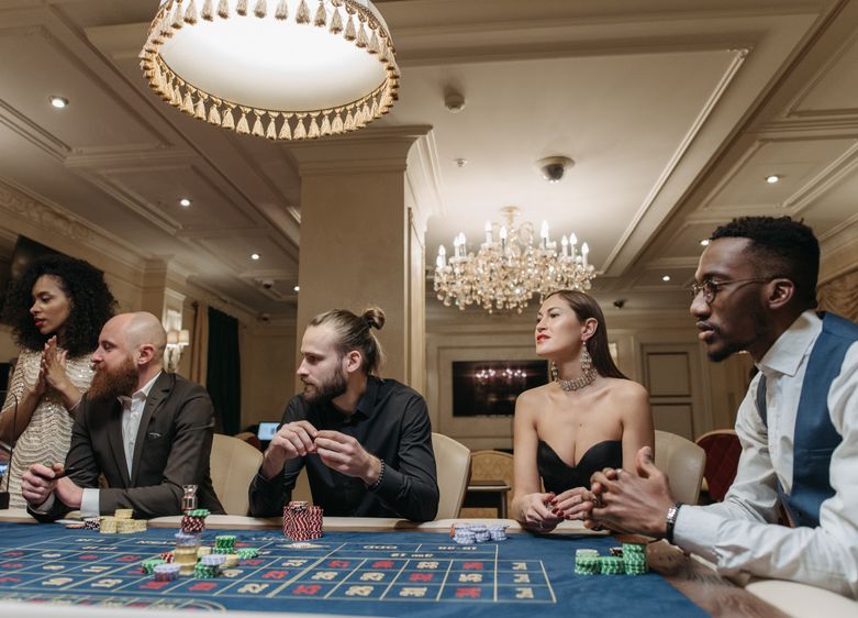 Online Casino: Spielautomaten und Live-Spiele im Überblick