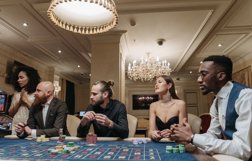 Online Casino: Spielautomaten und Live-Spiele im Überblick