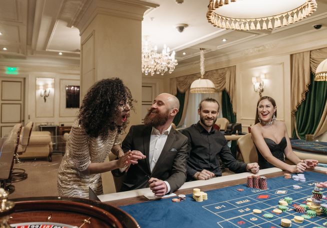 Online Casino: Spielautomaten und Live-Spiele im Überblick