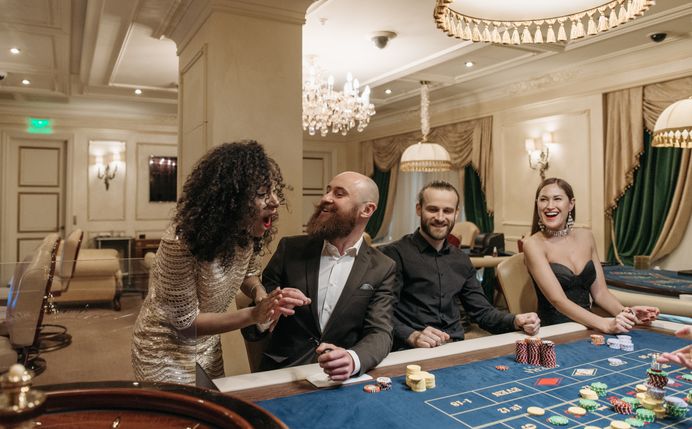Online Casino: Spielautomaten und Live-Spiele im Überblick
